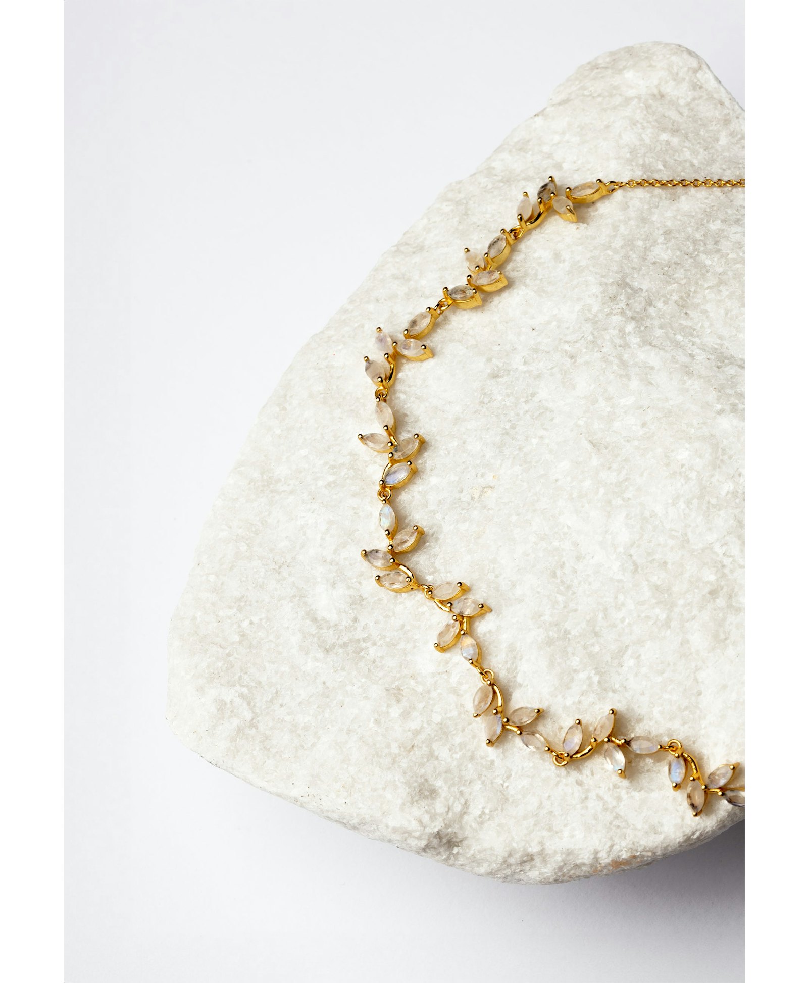 Collar Padma Piedraluna made by Lavani Jewels