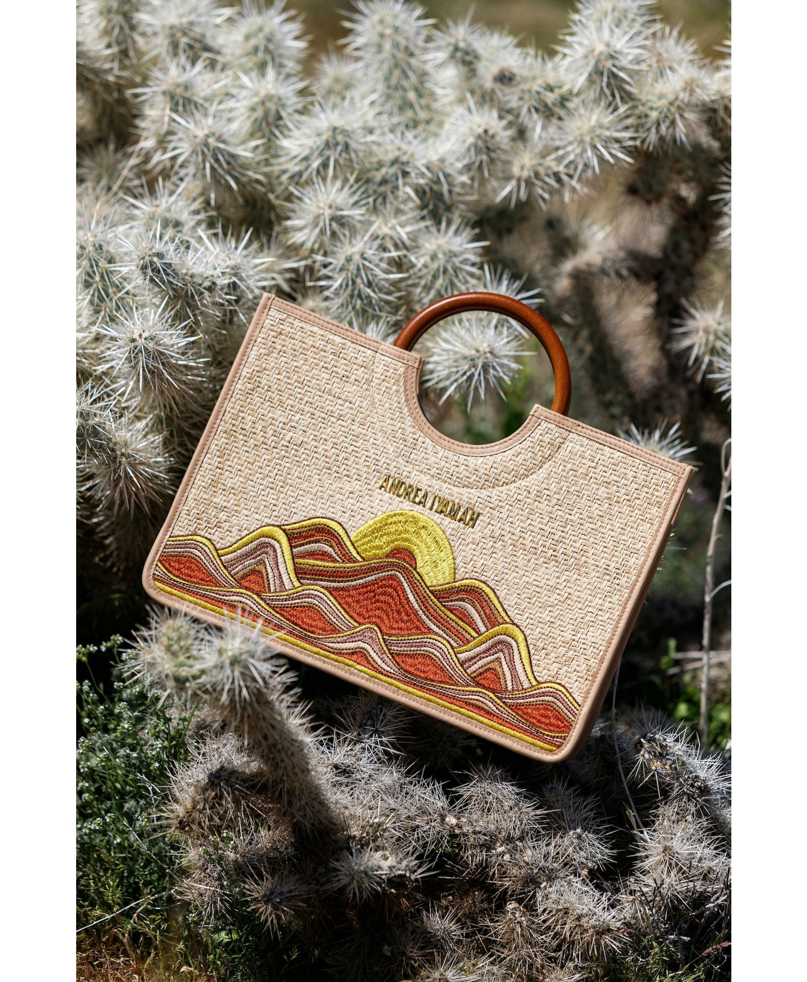 ILLO ESCAPE BAG MIDI made by Andrea Iyamah