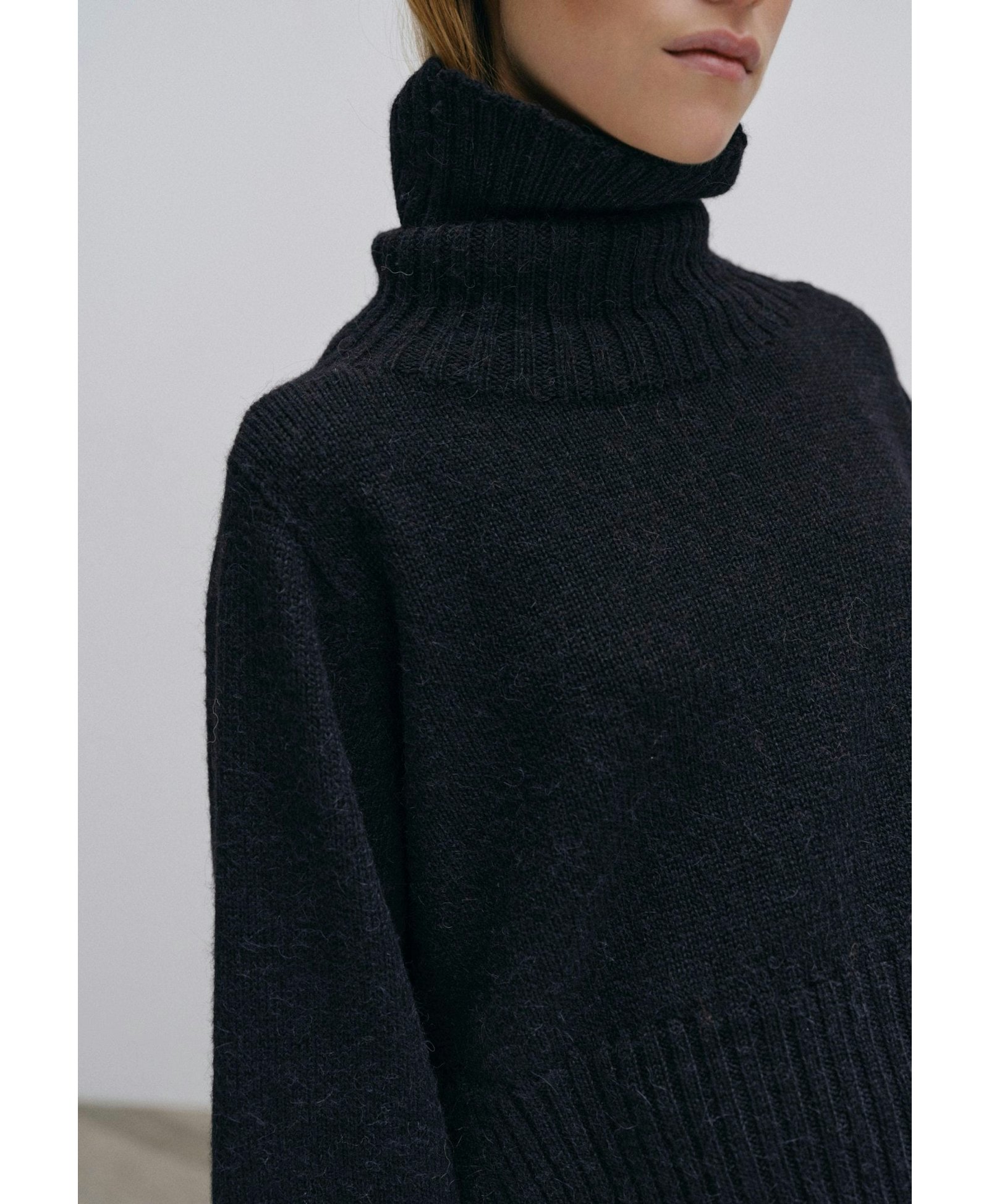 Jojo Knit Turtleneck - Black made by HERSKIND