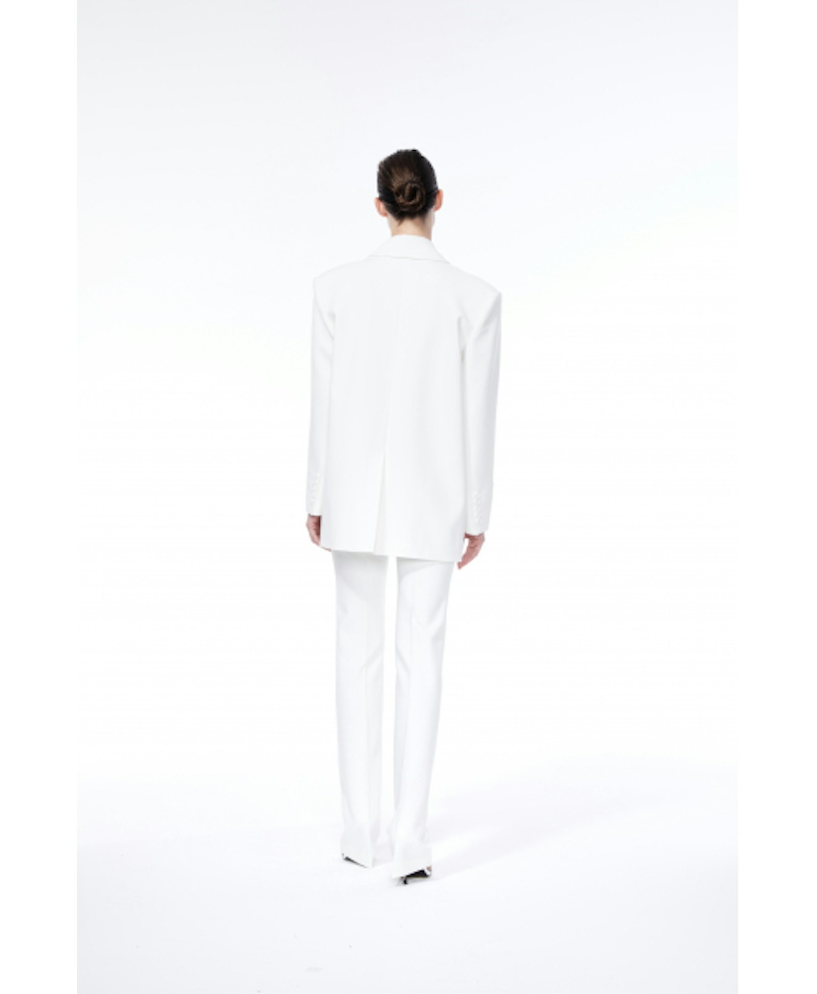 TAILORED SLIM TROUSERS made by NUÉ