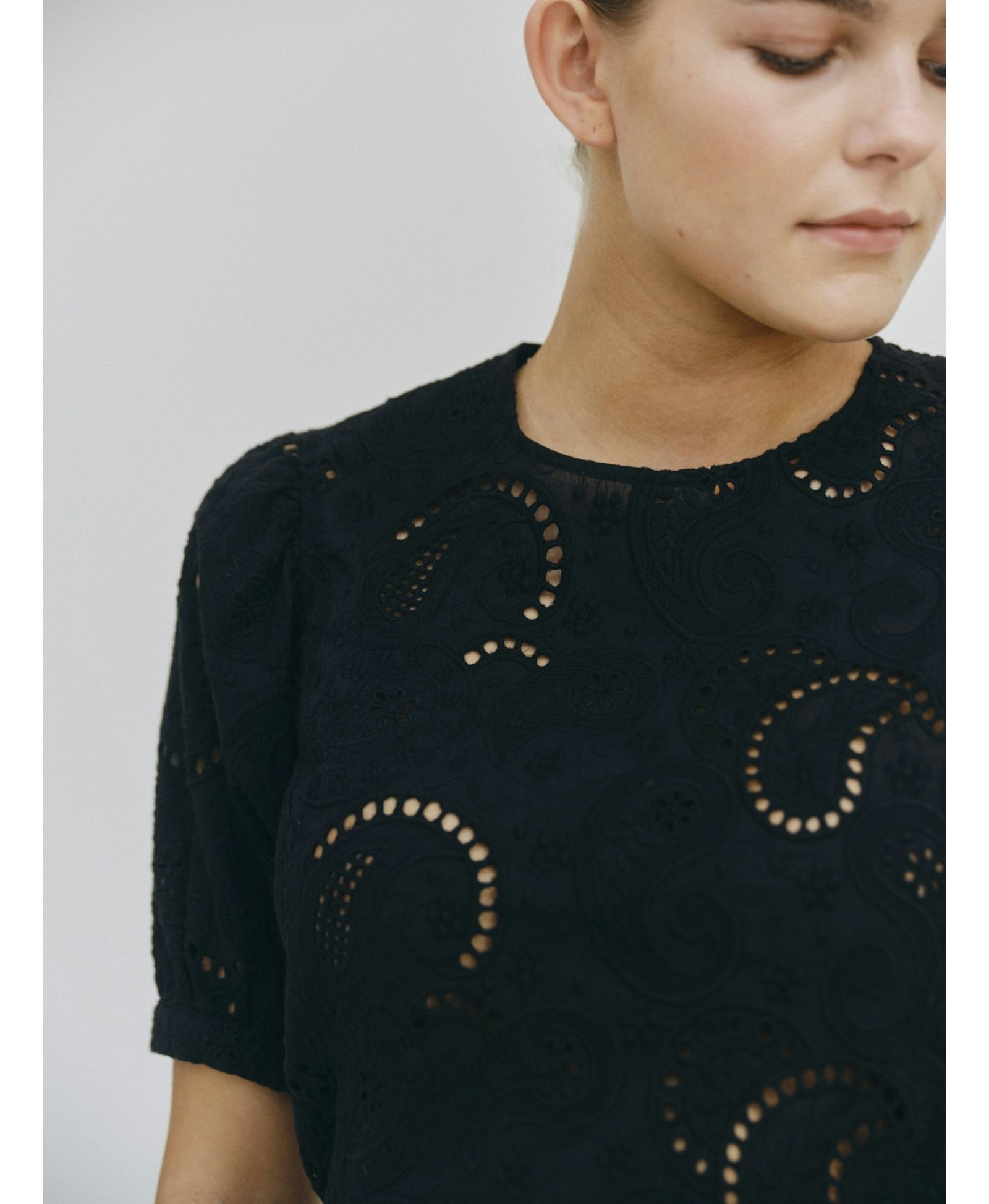 Ida Blouse - Black made by HERSKIND