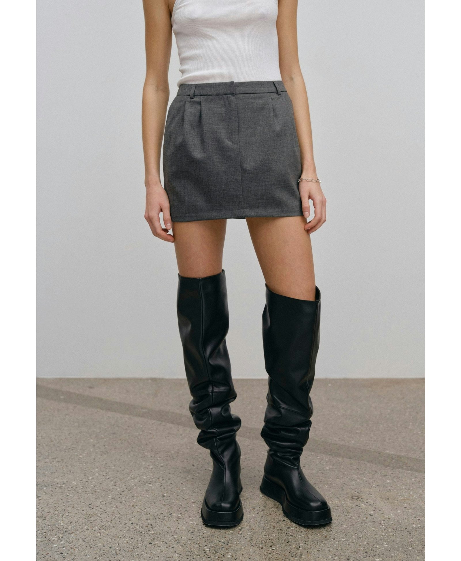 Denise Mini skirt - Grey made by HERSKIND