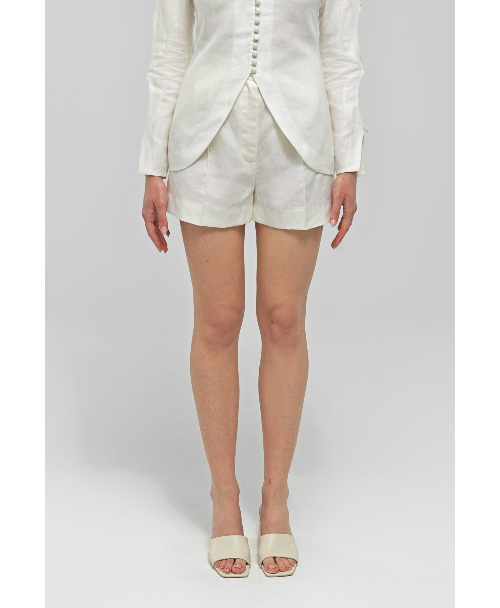 NEREUS White Short Linen Pants made by MAET