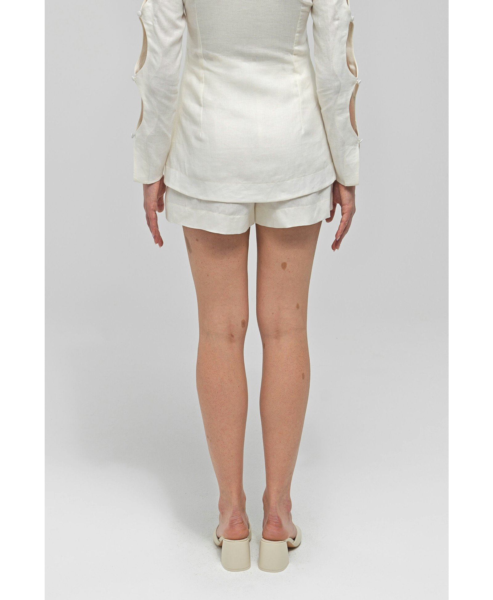 NEREUS White Short Linen Pants made by MAET