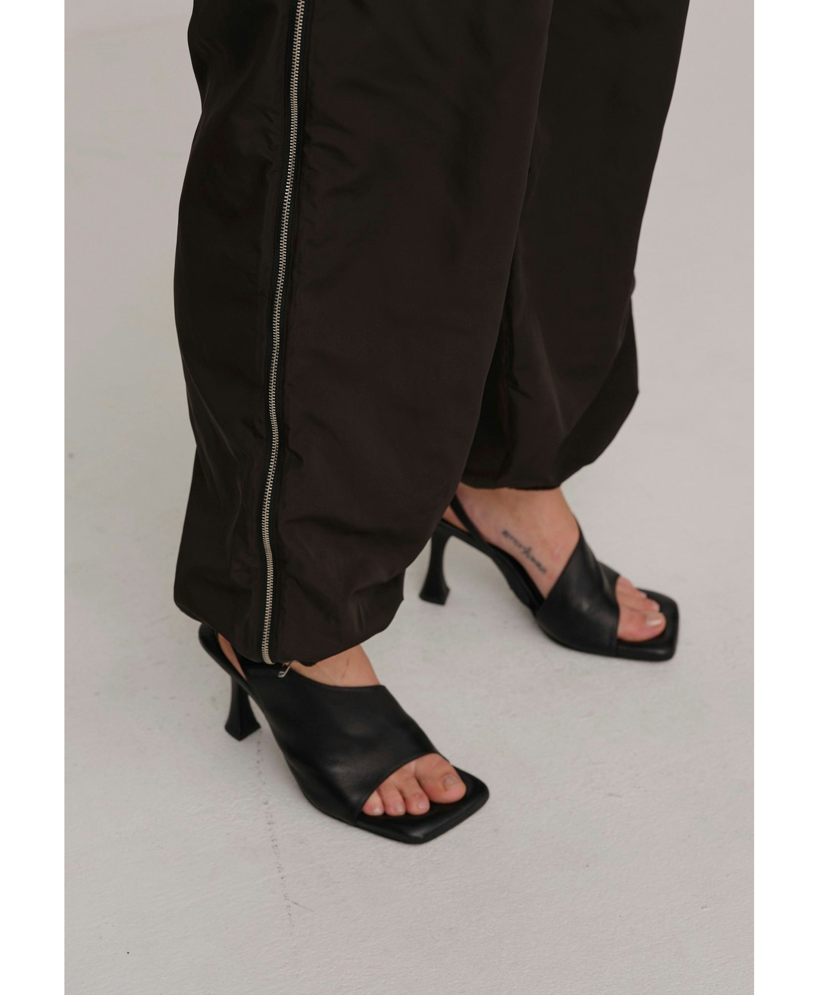 Tracy Pants - Black made by HERSKIND