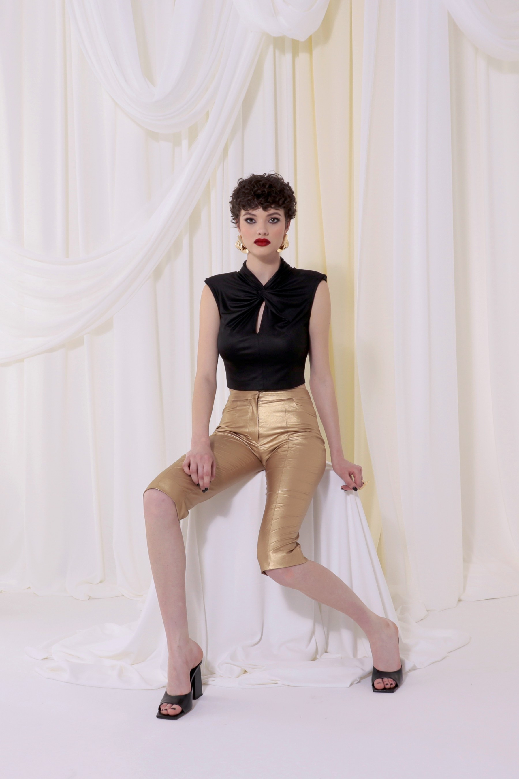 Shop Halewski Pants Capri Dakota Gold