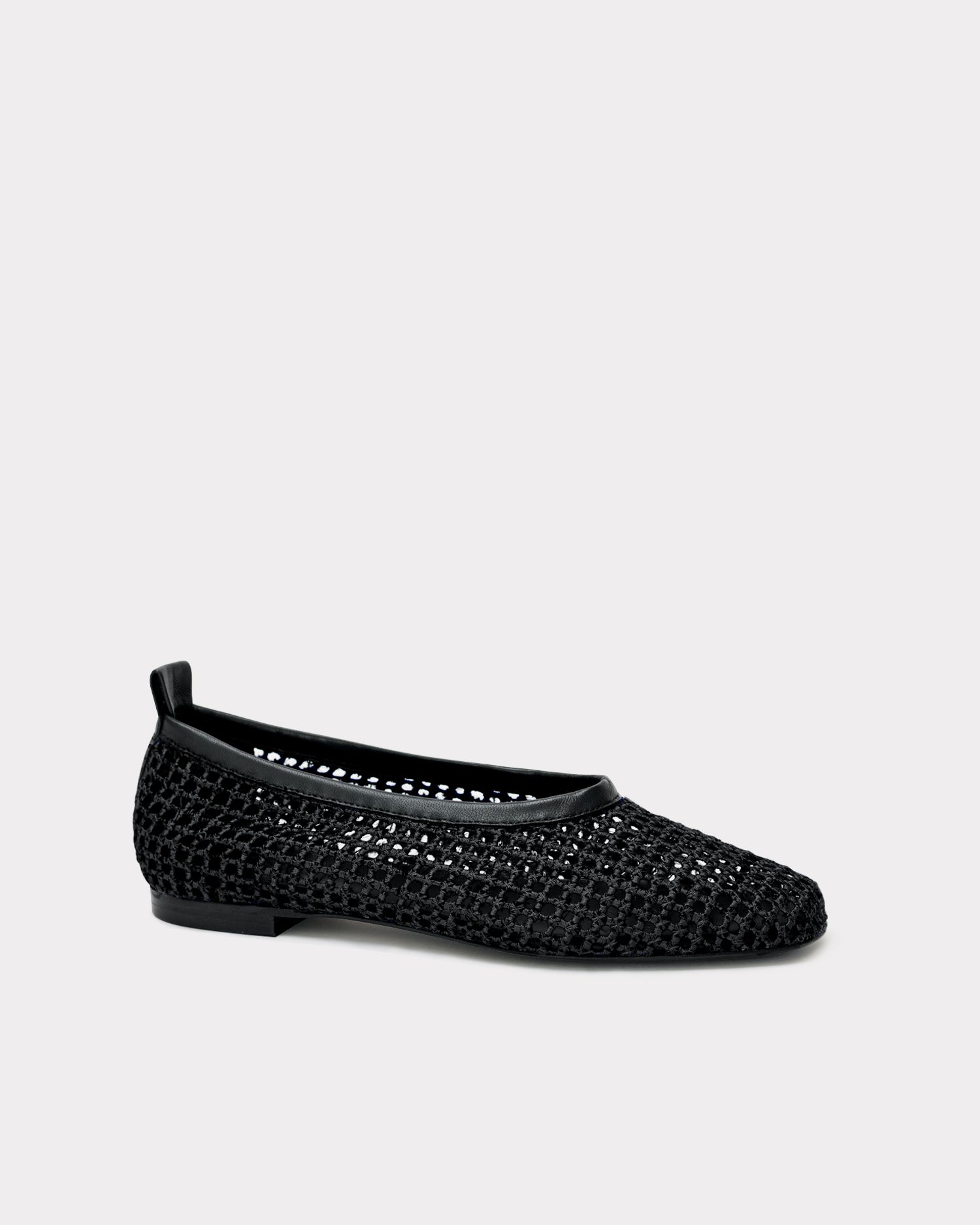 Shop Essen The Foundation Flat In Black