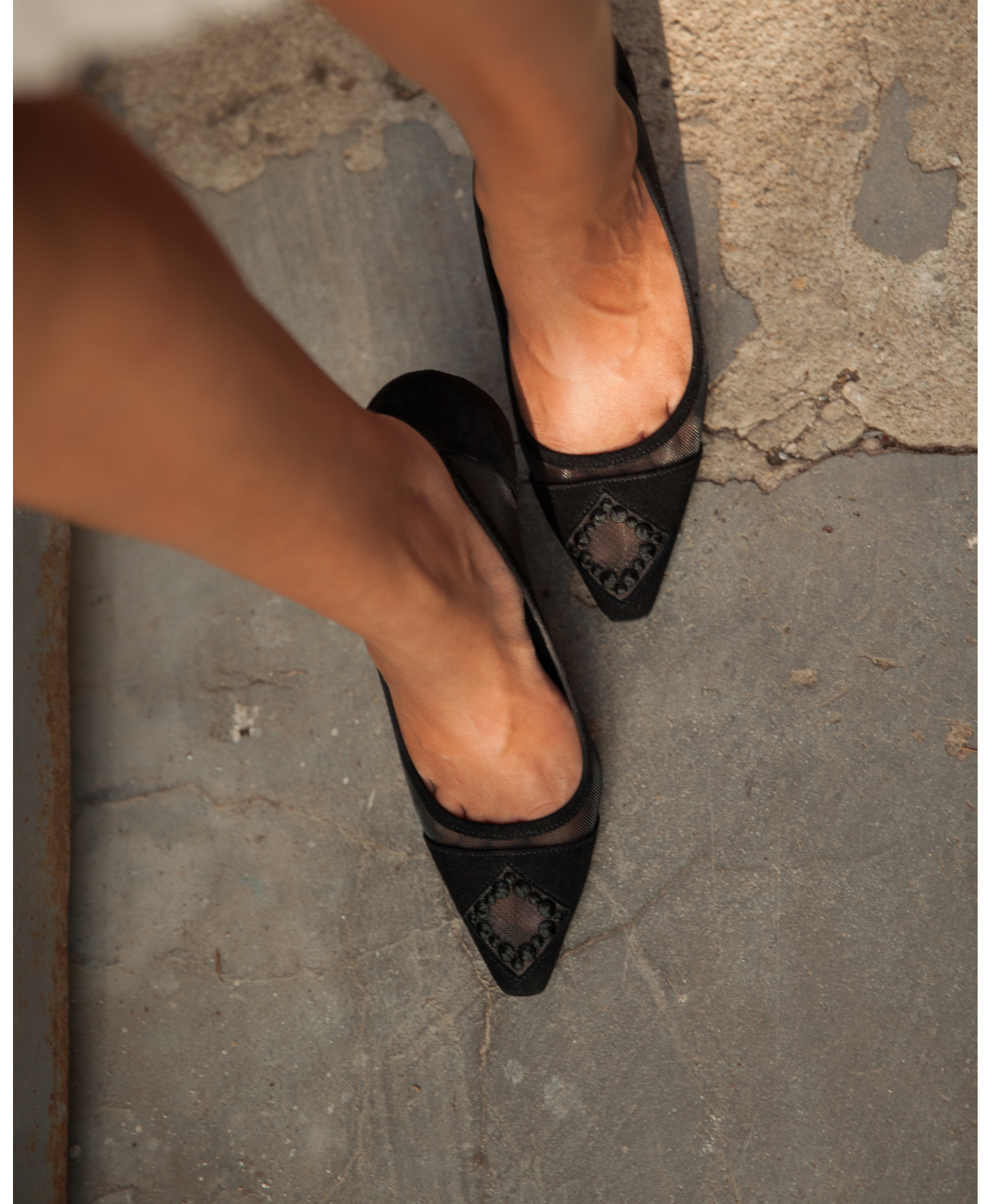 Pearls Pump Mesh 85 Black in Black made by ATANA