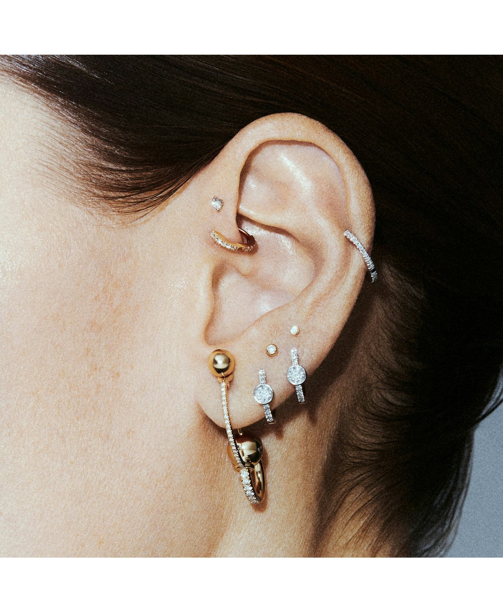 DOT DIAMOND HOOP - WHITE DIAMOND & PLAIN YELLOW GOLD - 11mm made by ENNUI