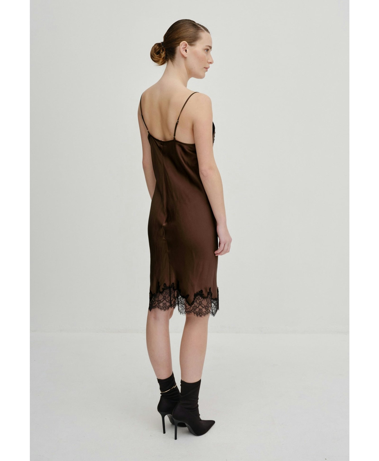 Abbie Dress - Dark Chocolate in Brown made by HERSKIND