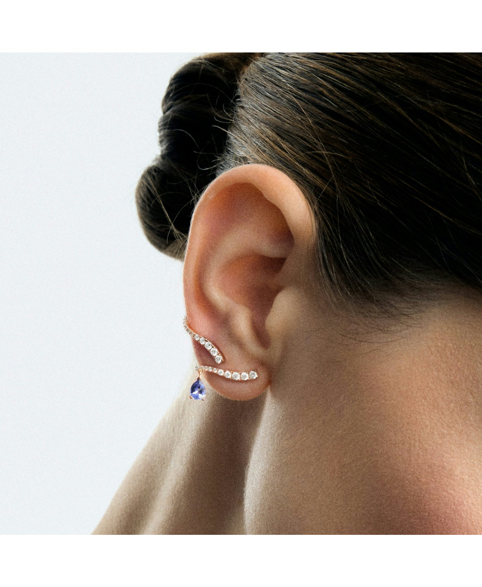 Pendientes Sasa Crawler Tanzanitas made by Gold & Roses