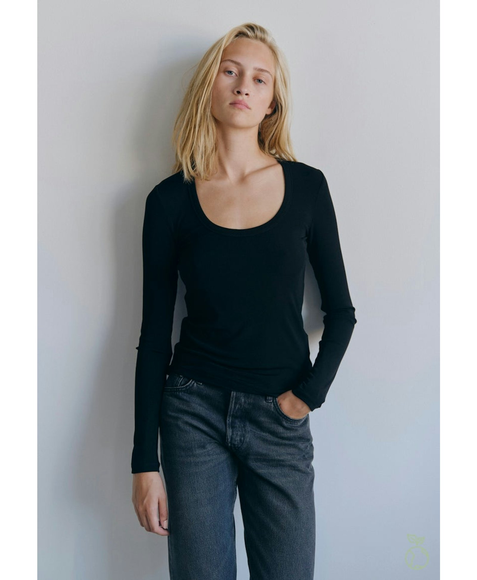 Indy T-Shirt l/s - Black made by HERSKIND