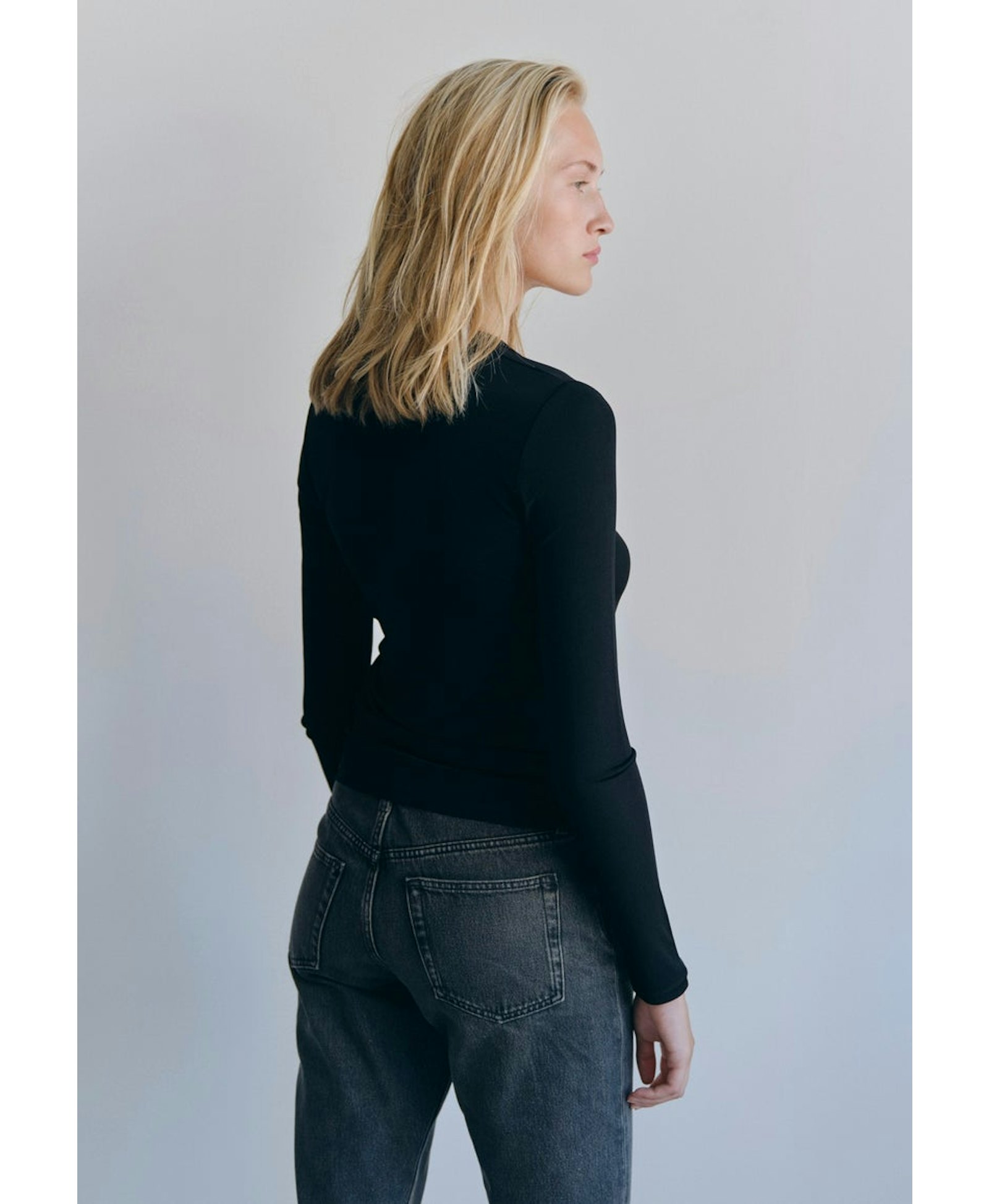 Indy T-Shirt l/s - Black made by HERSKIND