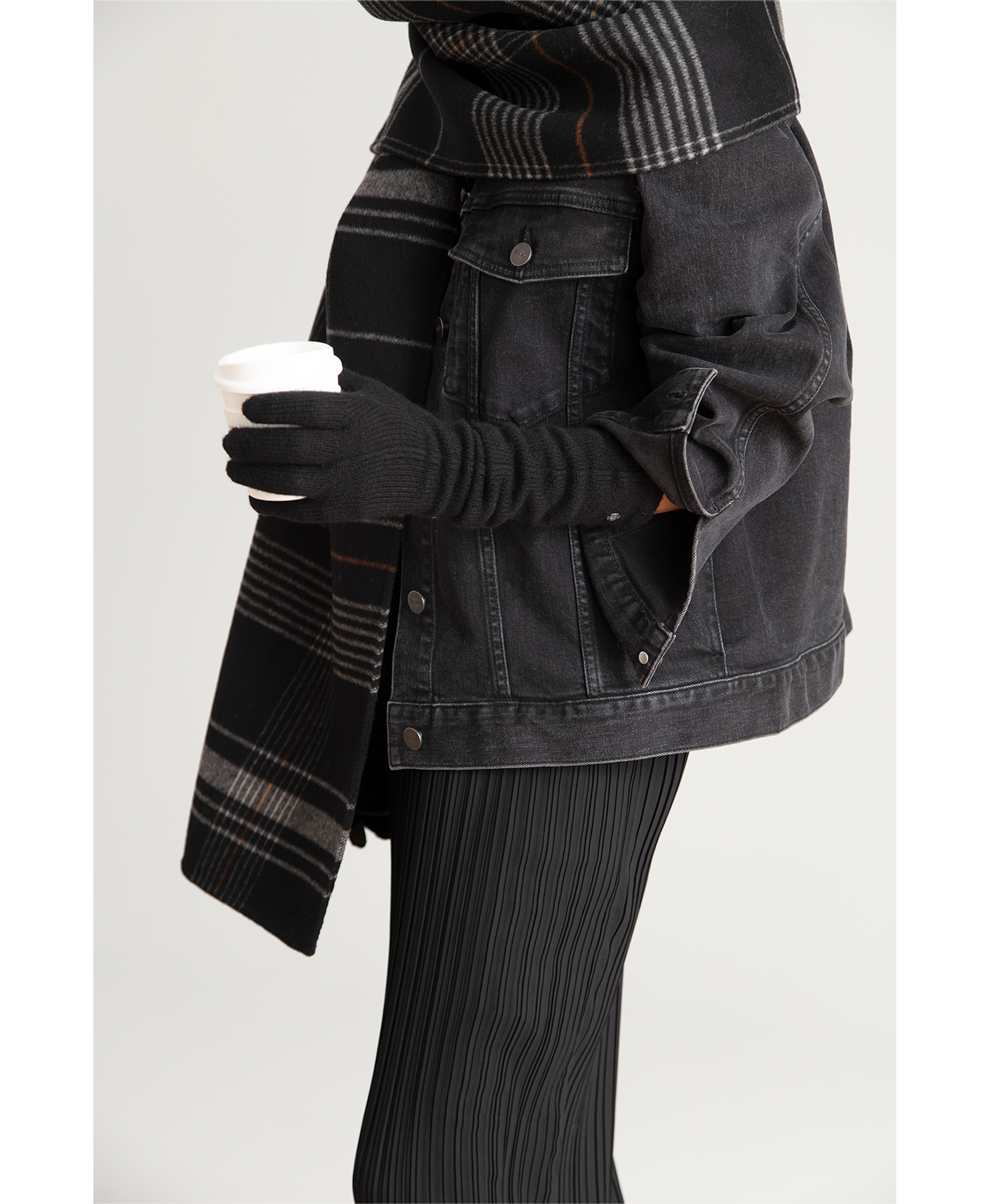 Cashmere Long Black made by Handsome Stockholm